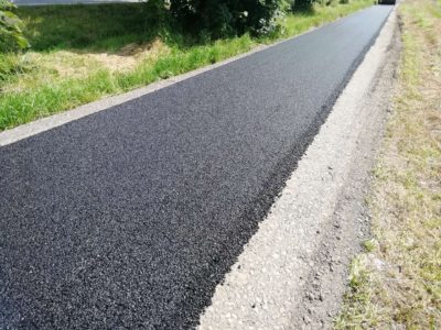 pokládka asfaltu na cyklostezce